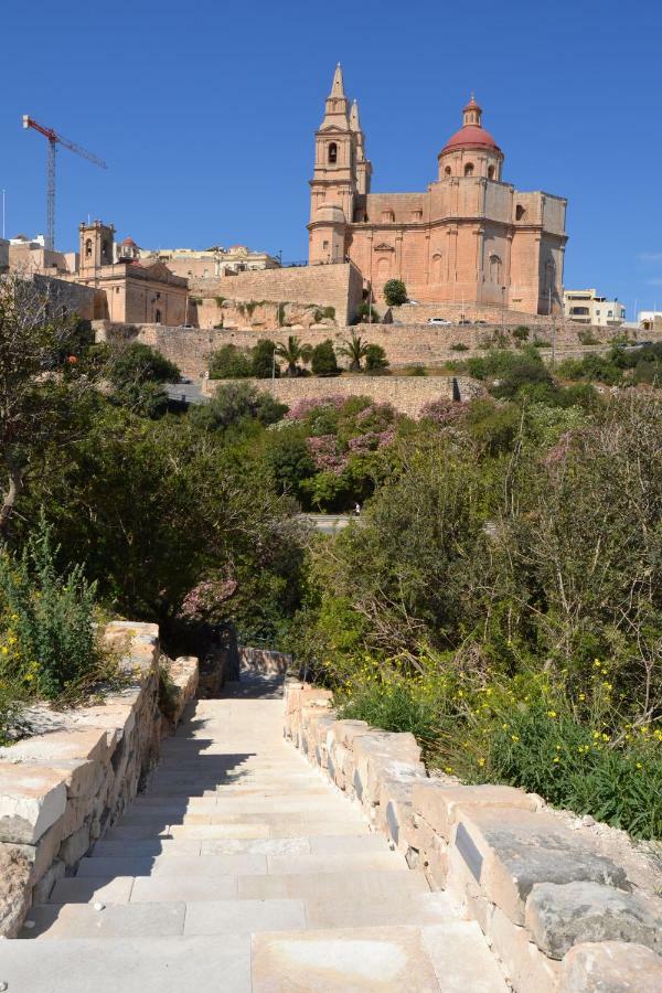 Mellieha Town Centre Bright & Spacious 3 Bedroom Apartment エクステリア 写真
